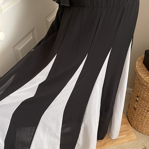 Black and white dress 👗 - Picture 5 of 13